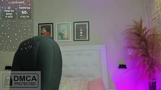 emma  smith1 online show from April 10, 10:43 am