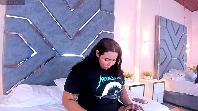 Snapshot of LucciaPorter chatting on October 20, 7:06 pm LucciaPorter online show from October 20, 7:06 pm