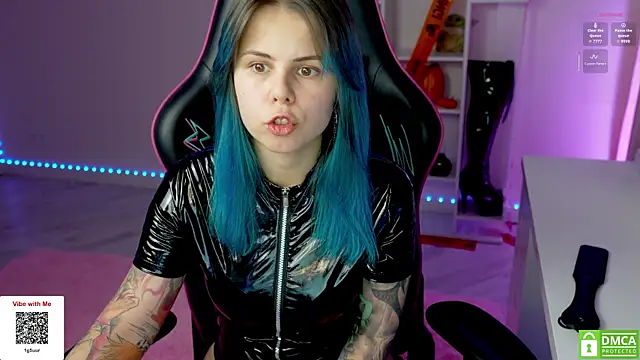 Snapshot of Latex_Kitty chatting on October 10, 3:39 pm Latex Kitty online show from October 10, 3:39 pm