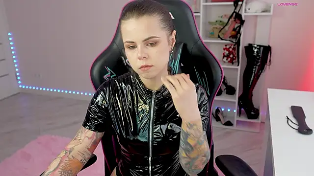 Latex Kitty online show from March 25, 2:31 pm