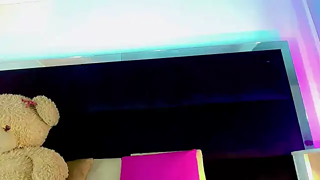Snapshot of CoralineSweett chatting on September 28, 1:56 am CoralineSweett online show from September 28, 1:56 am