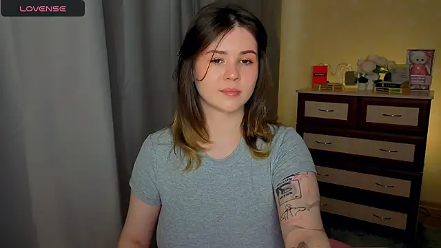 cutie mili online show from April 17, 8:27 am