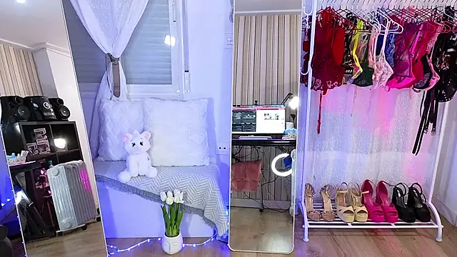 Tawny cox online show from January 8, 10:30 am