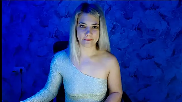 Snapshot of nika_gold1 chatting on October 15, 1:03 pm nika gold1 online show from October 15, 1:03 pm