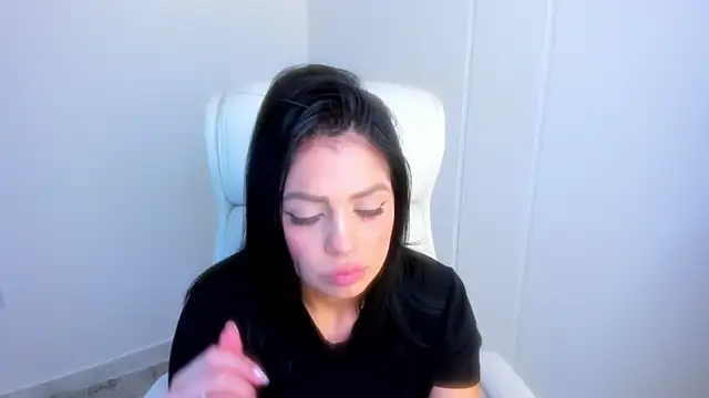 dominique21  online show from February 3, 6:22 am