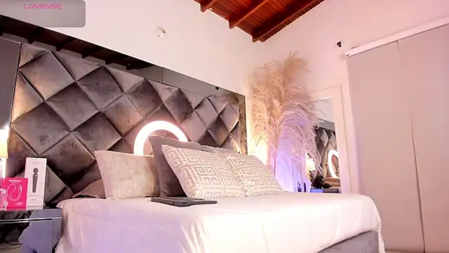 sofhiaa adaams online show from October 21, 10:14 pm