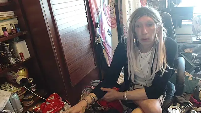 Ombeline1 online show from April 8, 9:22 am