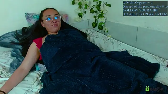 Hot Candy  online show from May 12, 3:04 am