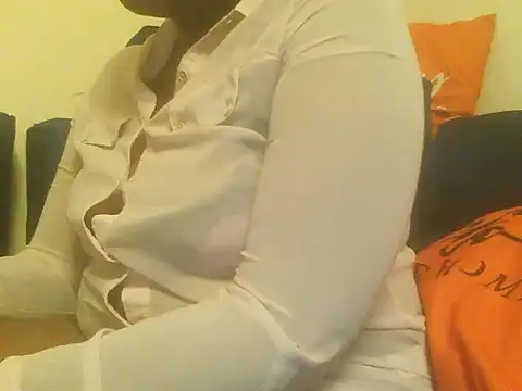 Snapshot of Sexy_Riri chatting on October 3, 12:27 am Sexy Riri online show from October 3, 12:27 am