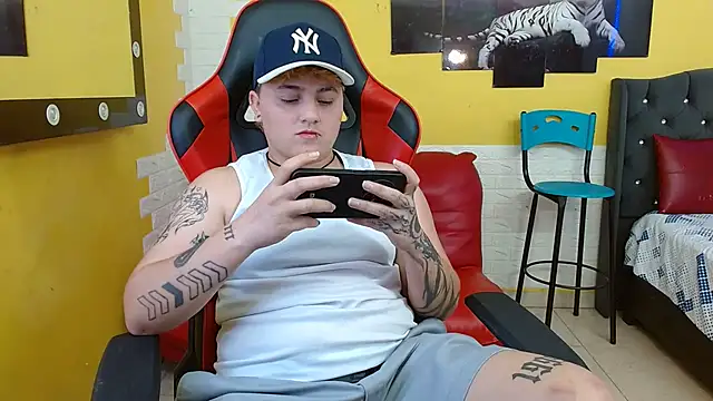 isabeautyx19 online show from September 14, 5:05 am