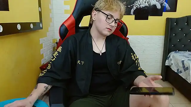 isabeautyx19 online show from September 10, 2:22 am