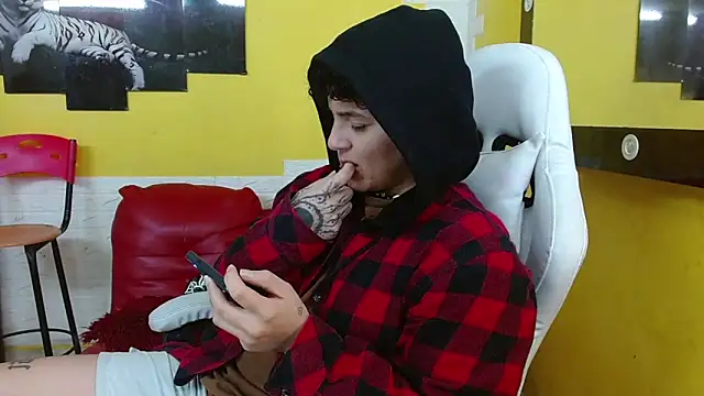 isabeautyx19 online show from April 4, 2:54 am