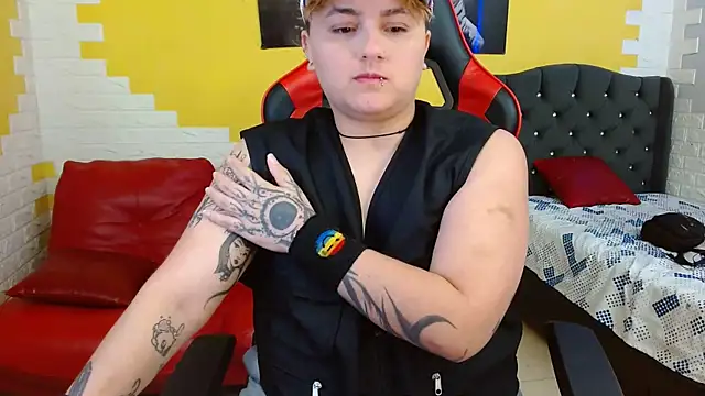 isabeautyx19 online show from September 18, 3:16 am