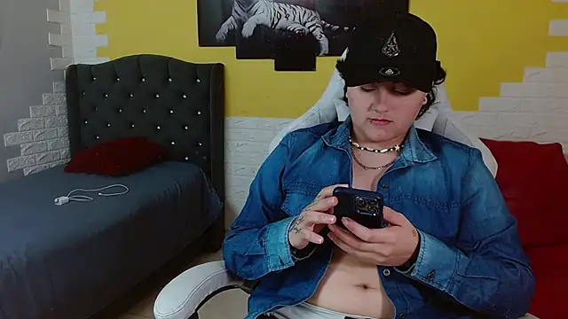 isabeautyx19 online show from April 8, 2:46 am