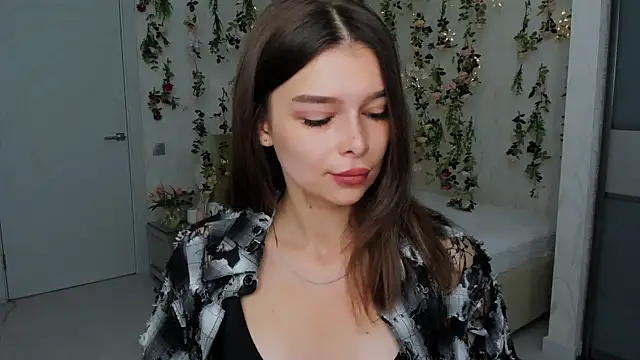 ContinentOfTranquility online show from September 12, 4:02 am