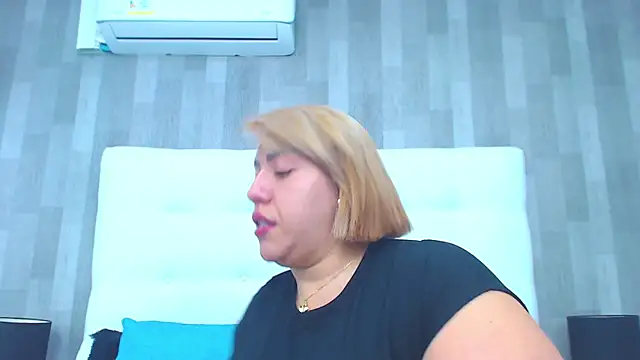 Snapshot of LeahMillerr chatting on September 23, 12:25 pm LeahMillerr online show from September 23, 12:25 pm