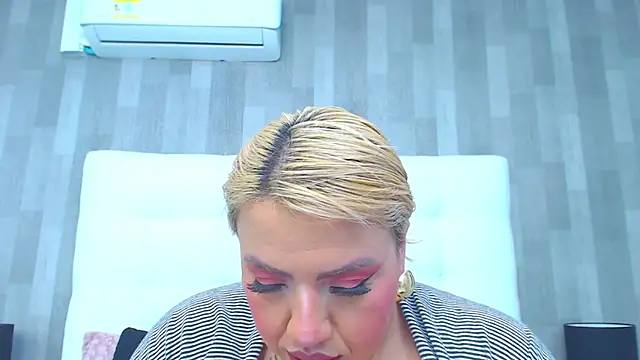 LeahMillerr online show from January 14, 1:27 pm