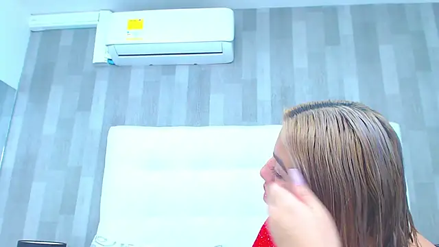 Snapshot of LeahMillerr chatting on September 16, 12:57 pm LeahMillerr online show from September 16, 12:57 pm