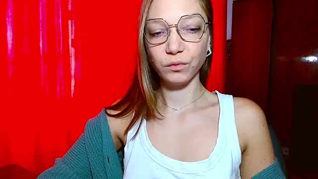 EmillyPlay online show from February 2, 6:45 am