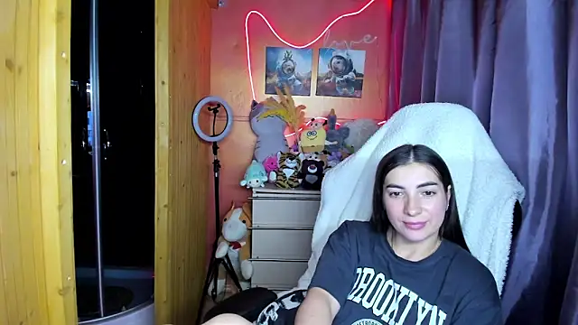 Fiery Brunette  online show from March 16, 11:58 am