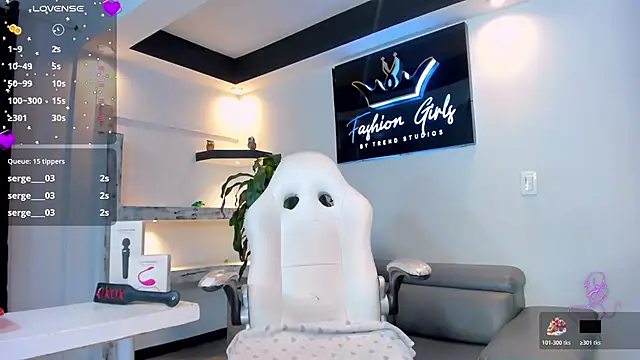 AnaRuiz online show from November 4, 3:39 pm