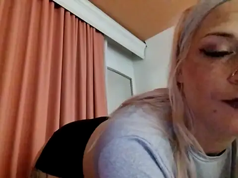 SexxxiLexiiii online show from February 20, 5:17 am