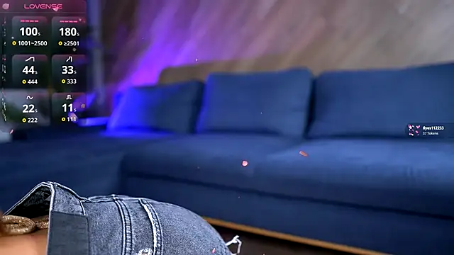 EsmeAinsley online show from December 14, 2:50 am