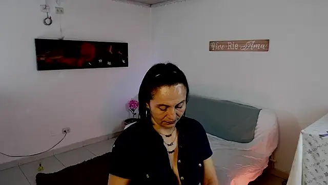 Latin Lola online show from November 24, 8:11 pm