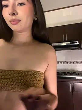 Coralinee 01 online show from November 25, 12:35 am