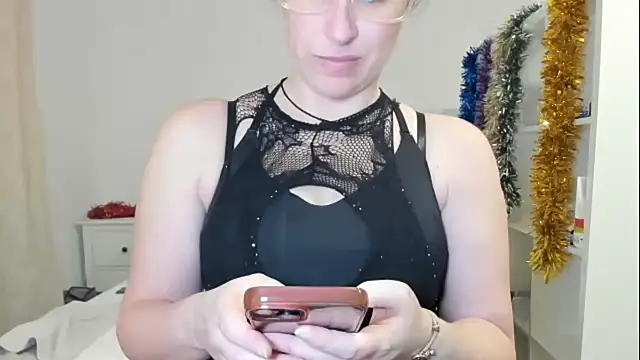 emmita69  online show from December 21, 11:19 pm