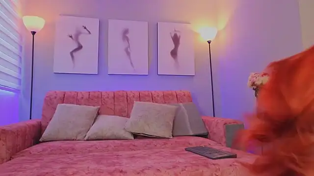 Juliana Saenzz online show from October 24, 12:45 pm