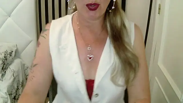 xxNoeliaxx online show from April 5, 7:40 am