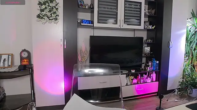 SheilaRyan online show from March 22, 8:20 am