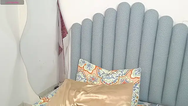 lakshmiraniii online show from November 10, 11:49 am