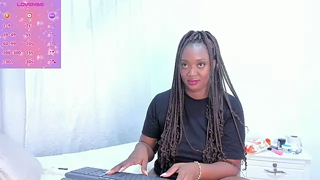 Snapshot of RoxannaBlanche chatting on October 1, 10:59 pm RoxannaBlanche online show from October 1, 10:59 pm
