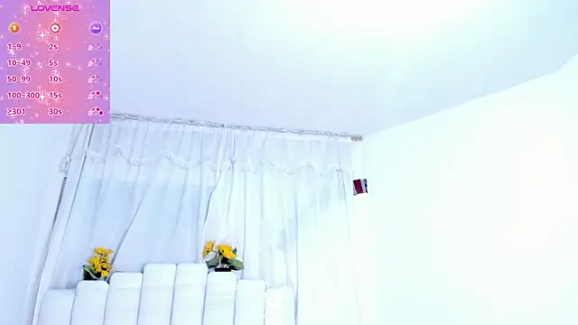 Snapshot of RoxannaBlanche chatting on September 12, 12:23 pm RoxannaBlanche online show from September 12, 12:23 pm