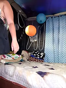 Horny kaylee online show from November 18, 10:11 pm