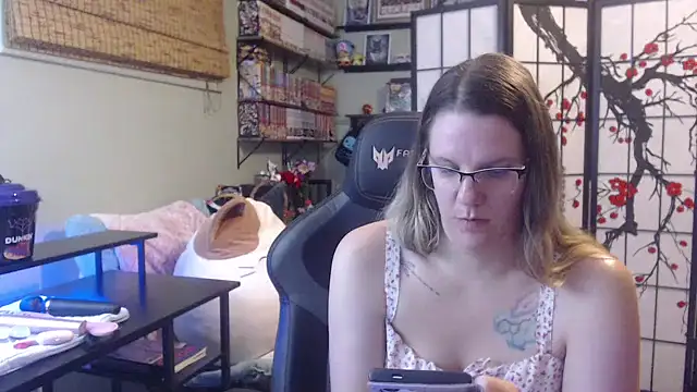 Sarahtineke online show from March 7, 5:31 pm