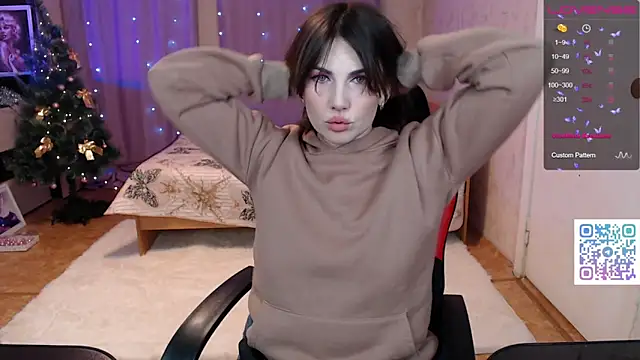 Daniela Cooperr online show from January 5, 6:00 pm