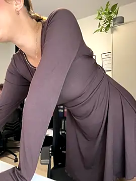 Hii Lolla online show from November 27, 7:33 am