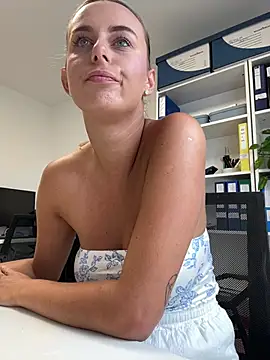 Hii Lolla online show from August 1, 7:32 am