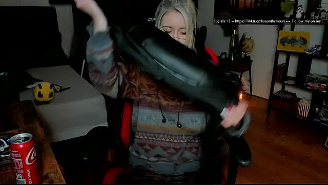 Lisaonthemoon online show from November 27, 8:23 pm