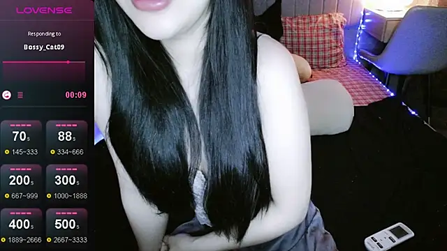  Viviann  online show from October 18, 3:15 pm