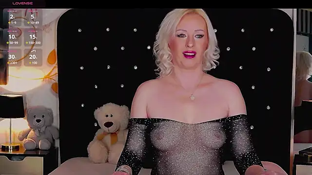 OliviaShaw23 online show from November 26, 10:44 pm