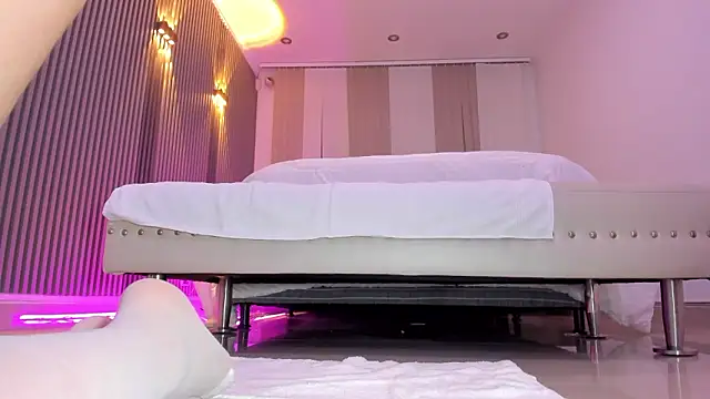 Leah Grey online show from February 18, 11:53 am