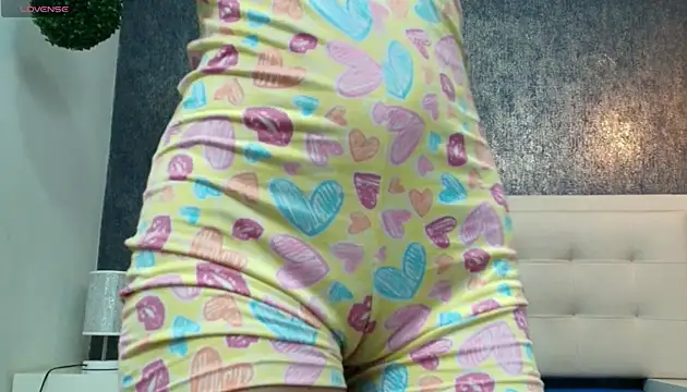 Cloeandtyfanny online show from April 2, 2:36 pm