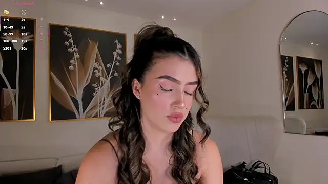 PaulinaSantos  online show from February 5, 8:34 pm