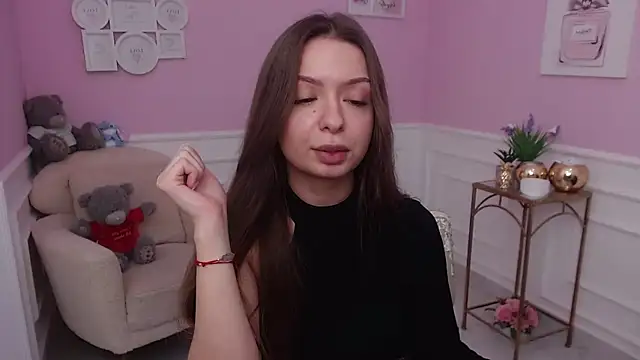 LucySkilar online show from November 4, 7:35 am