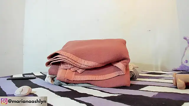 Melaniegirl17 online show from December 3, 6:54 pm