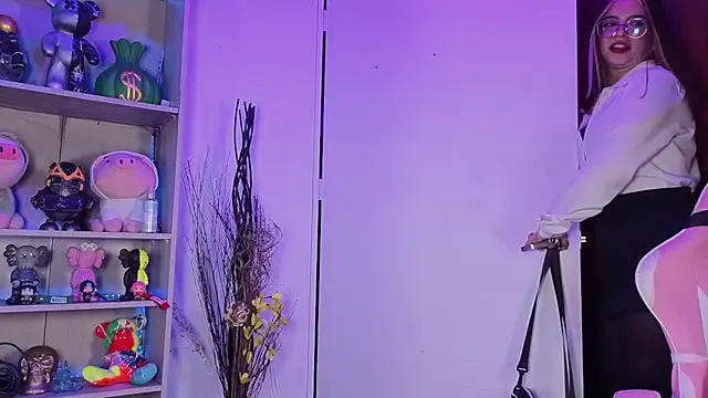 EmilyMiller  online show from September 14, 7:34 pm